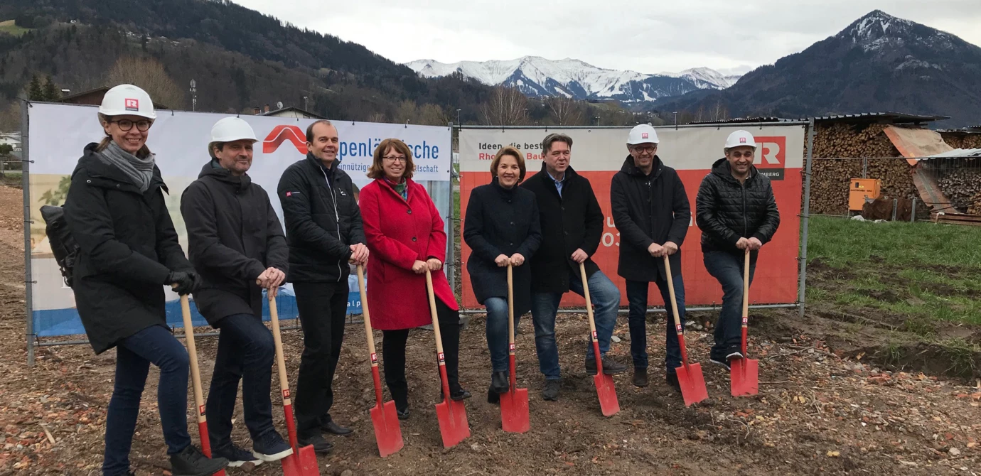 Neuer Wohnraum für die bevölkerungsreichste Stadt Vorarlbergs: Verantwortliche von Dornbirn, der Alpenländischen und Rhomberg Bau beim offiziellen Spatenstich zu drei neuen Wohngebäuden in Stiglingen. Neuer Wohnraum für die bevölkerungsreichste Stadt Vorarlbergs: Verantwortliche von Dornbirn, der Alpenländischen und Rhomberg Bau beim offiziellen Spatenstich zu drei neuen Wohngebäuden in Stiglingen.
